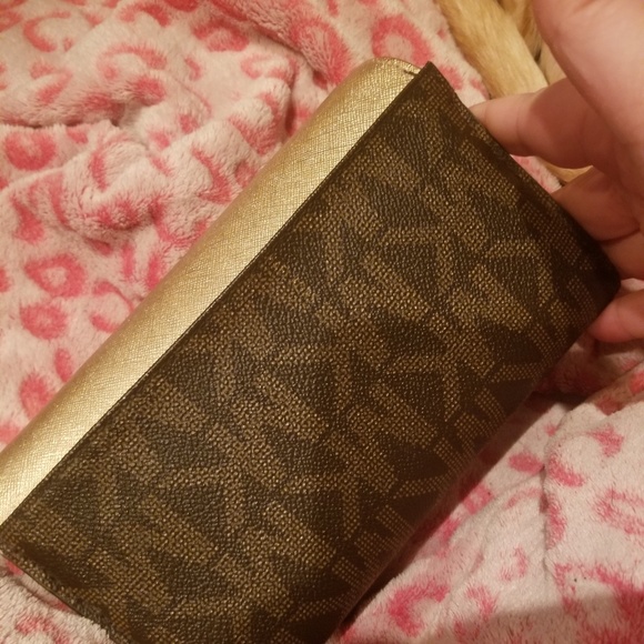 Michael Kors Wallet - Picture 2 of 3